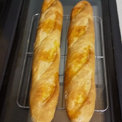 長細くなってしまいましたがフランスパンみたいに出来ました。また作ります。